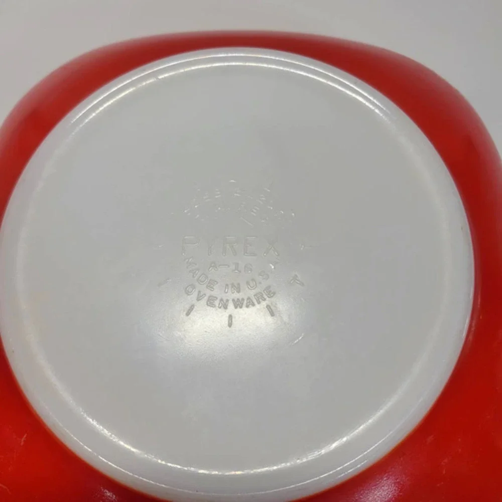 Vintage Pyrex Red Square Hostess Casserole Bow 525B 2 1/2 Quart
